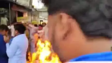 कवर्धा: शिक्षा के व्यापारीकरण के विरोध में NSUI ने सीएम साय और डिप्टी सीएम का किया पुतला दहन, DEO कार्यालय का किया घेराव