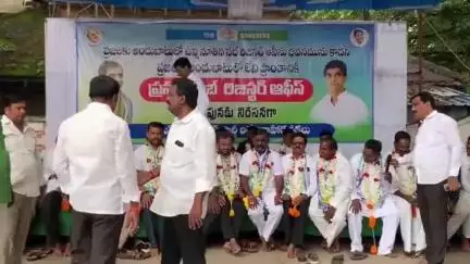 డోన్ లో సబ్ రిజిస్టర్ కార్యాలయం తరలింపు పై వైసీపీ ఆధ్వర్యంలో రెండో రోజుకు చేరుకున్న రిలే నిరాహార దీక్ష