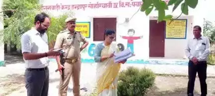 बहराइच :  पयागपुर के सोहरियावां गौ आश्रय स्थल, आंगनबाड़ी व एकीकृत ठोस अपशिष्ट प्रबंधन केन्द्र का डीएम ने किया निरीक्षण