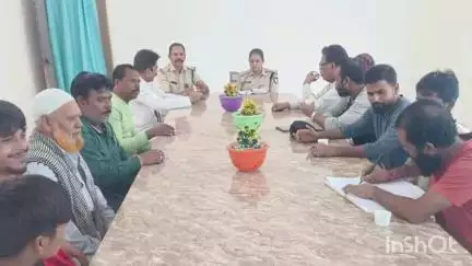 कुरवाई: आगामी त्योहारों को देखते हुए कुरवाई थाना परिसर में शांति समिति की बैठक आयोजित की गई