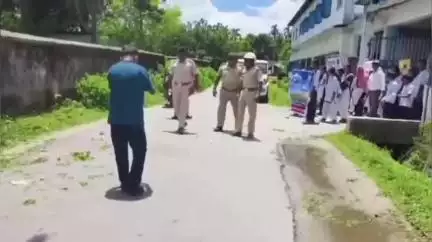 ধূপগুড়ি: পথ নিরাপত্তা  সপ্তাহ উপলক্ষে সুলকাপাড়ায় ছাত্রছাত্রীদের নিয়ে শোভাযাত্রা ও  সচেতনতা মূলক শিবিরের আয়োজন করল পুলিস