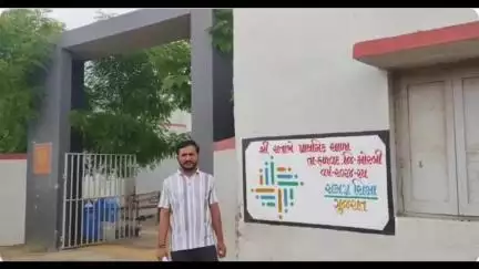 હળવદ: હળવદ તાલુકાની રાતાભે પ્રાથમિક શાળામાં શિક્ષકોની ઘટ મામલે ધારાસભ્યને રજુઆત કરાઇ...