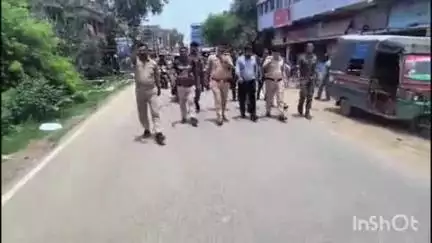 अकबरपुर: नेमदारगंज थाना क्षेत्र में मोहर्रम को लेकर डीएसपी एवं एसडीओ ने किया फ्लैग मार्च
