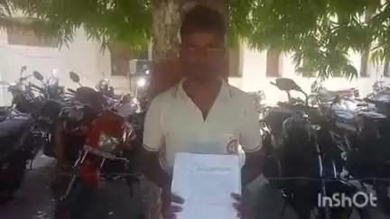 धौरहरा: चंद्रपुरा गांव के पीड़ित ने पंचायत सेक्रेटरी पर गंभीर आरोप लगाए, उच्च अधिकारियों से की शिकायत