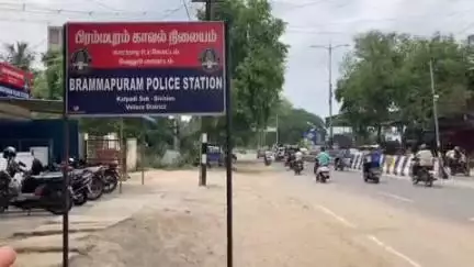காட்பாடி: தொடரும் போலீஸ் கொடூரம் - இரவு நேரத்தில் உணவு வாங்க வந்த இளைஞரை பிரம்மபுரம் காவல் SI லத்தியால் தாக்கும் வீடியோ வைரல்