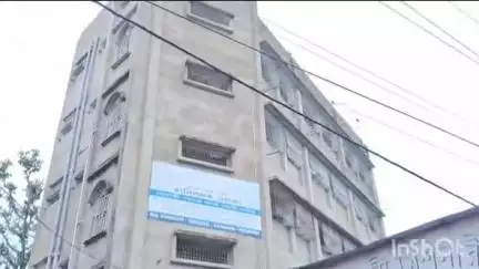 মানিকচক: ছাত্র মৃত্যুর ভয়ে রোজমেরী মিশনারী স্কুল থেকে নিজেদের সন্তান নিয়ে যেতে তোরজোর অভিভাবকদের মধ্যে