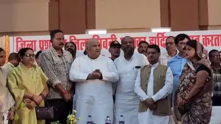 छपारा: छपारा में जिला स्तरीय लैपटॉप राशि अंतरण कार्यक्रम आयोजित, प्रभारी मंत्री करण सिंह वर्मा शामिल हुए
