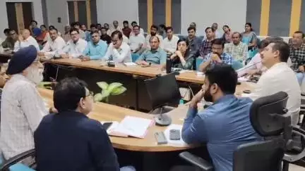 खंडवा नगर: गौरव दिवस को लेकर खंडवा कलेक्ट्रेट में बैठक का आयोजन किया गया