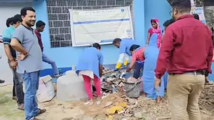 বিনপুর ২: ভুলাভেদাতে হল সলিড ওয়েস্ট ম্যানেজমেন্ট প্রকল্পের মধ্যদিয়ে প্লাস্টিক সংগ্রহ কর্মসূচি, উপস্থিত প্রধান