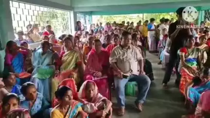 সোণাৰি: সোণাৰি গাওঁ পঞ্চায়তৰ গৃহ প্ৰবেশ অনুষ্ঠানত উপস্থিত থাকে সোণাৰি সমষ্টিৰ বিধায়ক ধৰ্মেশ্বৰ কোঁৱৰ