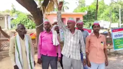 सुल्तानपुर: किसानों ने तालाब की अवैध पटाई का विरोध किया सुलतानपुर के तिकोनिया पार्क में राष्ट्रीय किसान मजदूर संगठन का 
#Jansamasya