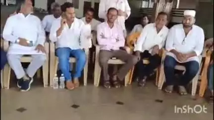 వికారాబాద్: మర్పల్లి మండల కేంద్రంలో రోడ్డు వెడల్పులో నష్టపోతున్న బాధితులను ప్రభుత్వం ఆదుకోవాలంటూ బాధితుల సమావేశం