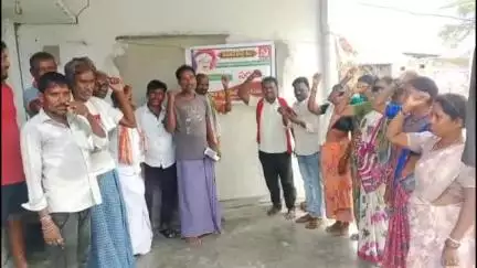 మంథని: భూమిని పంచాలి కూలీ పెంచాలి కాకర్లపల్లిలో భూసమస్యపై సదస్సు నిర్వహించిన వ్యవసాయ కార్మికసంఘం జిల్లా కార్యదర్శి బూడిద గణేష్