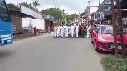 പീരുമേട്: ഉപ്പുതറ പഞ്ചായത്തിലെ അഴിമതിക്ക് കൂട്ടുനിന്ന പ്രസിഡന്റിന്റെ രാജി ആവശ്യപ്പെട്ട് കോൺഗ്രസ് പഞ്ചായത്ത് ഓഫീസ് ഉപരോധിച്ചു