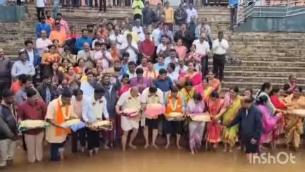 ಶಿವಮೊಗ್ಗ: ನಗರದಲ್ಲಿ ತುಂಗಾನದಿಗೆ ಬಾಗಿನ ಅರ್ಪಿಸಿದ ಶಾಸಕ ಎಸ್.ಎನ್.ಚನ್ನಬಸಪ್ಪ