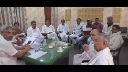 किसान व्यापार मजदूर संघर्ष समिति ने पांच सूत्री मांग को लेकर जिला कलेक्टर को सौंपा ज्ञापन