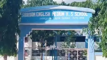 সাব্রুম: সাব্রুম ইলরেজী মাধ্যম দ্বাদশ শ্রেনী বিদ্যালয়ের ছাত্র ছাত্রীরা এখনো পাঠ্যপুস্তক পান নি,ক্ষুব্দ অভিভাবকগন #jansamasya