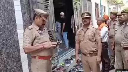 अकबरपुर: गांधीनगर वार्ड में जुमे की नमाज सकुशल सम्पन्न हुई, पुलिस प्रशासन रहा मौजूद