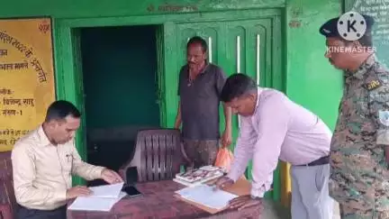 घाघरा: प्रखंड आपूर्ति पदाधिकारी ने 3 राशन दुकानों का किया निरीक्षण, दुकानें बंद मिलीं, दिए निर्देश