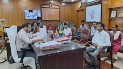 आदित्यपुर गम्हरिया: DC कार्यालय कक्ष में साप्ताहिक जनता दरबार में जिले के फरियादियों की समस्याएं सुनी गईं