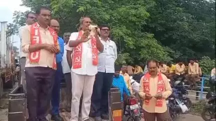 రామగుండం: ఎన్టిపిసి లో కార్మికుల గేట్ మీటింగ్ సమ్మె చేయాలంటూ పిలుపునిచ్చిన సిఐటియు నేత ముత్యంరావు