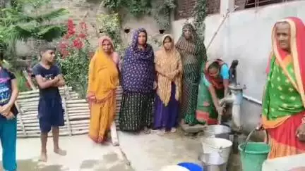 डुमरा: बाजितपुर में जल संकट: चापाकल सूखे, बूंद-बूंद पानी को तरस रहे ग्रामीण #jansamasya