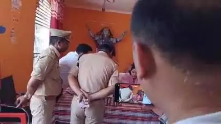 लालूपुर ग्राम स्थित आस्तिक मंदिर सहित अन्य मंदिरों का आगामी सावन माह को लेकर डीएम और एसपी ने किया निरीक्षण, दिए निर्देश