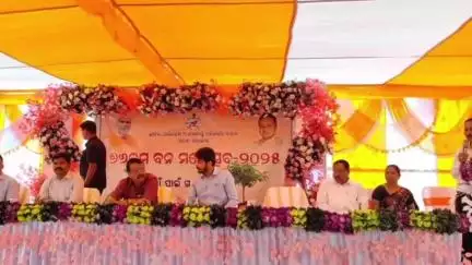 ଝାରସୁଗୁଡା: ଲୋଇସିଂହ ଗ୍ରାମପଞ୍ଚାୟତ ବଲାଙ୍ଗୀବାହାଲ ଠାରେ ୭୬ ତମ ବନମହୋତ୍ସବ କାର୍ଯ୍ୟକ୍ରମ ଅନୁଷ୍ଠିତ,ଯୋଗଦେଲେ ରାଜସ୍ୱ ମନ୍ତ୍ରୀ ସୁରେଶ ପୂଜାରୀ