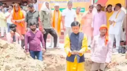 देेेवरिया: देवरिया रोडवेज परिसर में यात्री टीनशेड निर्माण के लिए सांसद ने किया भूमि पूजन, लागत 34 लाख