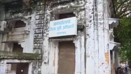 गोंडा: राशन की घटतौली के वायरल वीडियो के संबंध में जिला पूर्ति अधिकारी कुंवर दिनेश प्रताप सिंह ने की पुष्टि