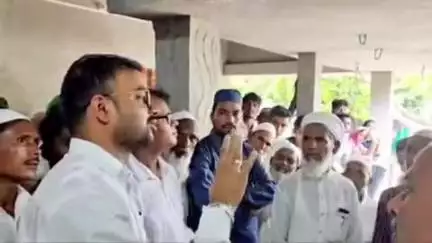 पोठिया: पोठिया के विभिन्न पंचायतों का सीओ और बीडीओ ने किया दौरा, लोगों को विशेष गहन पुनरीक्षण को लेकर किया जागरूक
