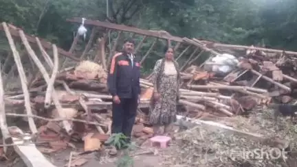 ಹೊಸನಗರ: ನಂಜವಳ್ಳಿ ಗ್ರಾಮದಲ್ಲಿ ಕೊಟ್ಟಿಗೆ ಕುಸಿದು ಮಹಿಳೆ ಗಂಭೀರ