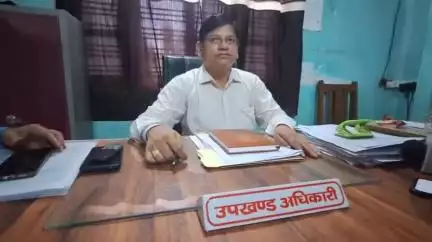 गाज़ीपुर: शहर में ताजियाजुलूस के रूट पर बिजली के तारों के जंजाल पर SDO बोले- जहां ज़रूरत पड़ेगी, बिजली की सप्लाई तत्काल की जाएगी