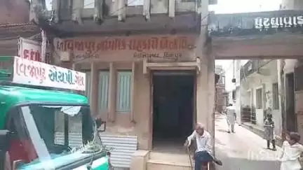 વિજાપુર: વિજાપુર જૂના બજાર માં બે દિવસમાં 14દુકાનો ના તાળા તૂટ્યા વેપારીઓએ પોઇન્ટ મૂકવા માંગ 
#jansamasya