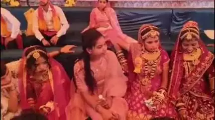 फिरोज़ाबाद: कोटला रोड स्थित खाटू श्याम और महात्मा ज्योति राव फुले समिति के बैनर तले 111 जोड़े सामूहिक विवाह के सूत्र में बंधे