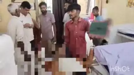 मिहींपुरवा: पाले ढाबा के पास मैजिक ने बाइक सवार को मारी टक्कर, गंभीर रूप से घायल होकर मेडिकल कॉलेज किया गया रिफर