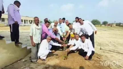 दांतारामगढ़: मदनी के राजकीय विद्यालय में हरियालो राजस्थान अभियान के तहत लगाए गए 500 पौधे