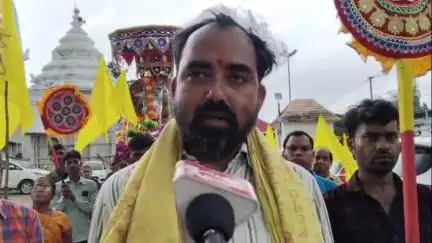 ବଲାଙ୍ଗୀର: ଦୁର୍ଗାମନ୍ଦୀର ନିକଟରେ ହଉଥିବା ଶ୍ରୀ ଗୁରୁପୂର୍ଣ୍ଣିମା ମହୋତ୍ସବ ପାଦୁକା ପାଳକୀ ଯାତ୍ରାରେ ପ୍ରତିକ୍ରିୟା ରଖିଲେ ଉତ୍ସାହ ଭକ୍ତ ଶ୍ରଦ୍ଧାଳୁ