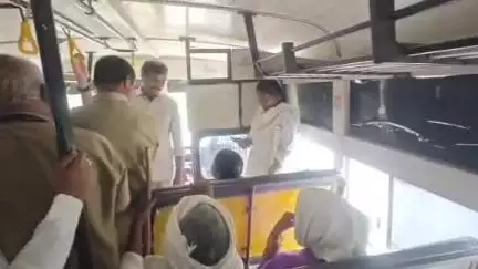 చేగుంట: ఉచిత బస్సు ప్రయాణం ఇబ్బందిగా ఉందని, ప్రయాణికులకు సరిపడా బస్సులు లేవని దుబ్బాక ఎమ్మెల్యే కొత్త ప్రభాకర్ రెడ్డి అన్నారు