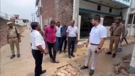 नवाबगंज: बाराबंकी शहर में जलभराव के कारण सफाई और यातायात व्यवस्था को लेकर डीएम ने किया निरीक्षण और दिए निर्देश