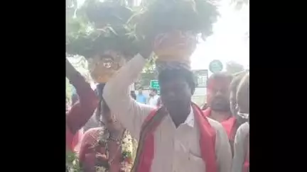 మంథని: సింగరేణి కృషి భవన్ లో బోనాల పండుగ అమ్మవారి బోనాలను సమర్పించిన జిఎం, కార్మికులు