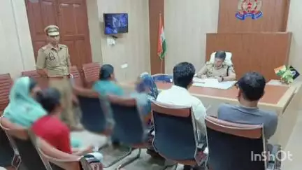गोरखपुर: एसएसपी गोरखपुर ने अपने कार्यालय में फरियादियों की समस्याएं सुनीं, त्वरित निस्तारण के लिए संबंधित को दिए निर्देश