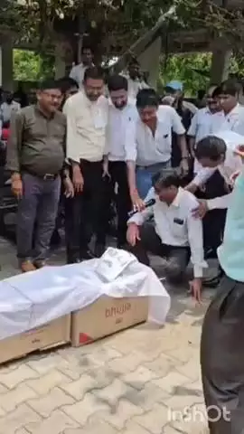 भरतपुर: जिले में वकीलों ने डिस्ट्रिक्ट जज की शव यात्रा निकाली, कोर्ट के बाहर जलाया पुतला