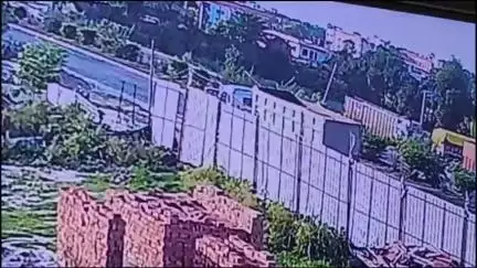 सिंघवारा: डीटीओ के वाहन दुर्घटना का लाइव सीसीटीवी फुटेज आया सामने, घायल चालक ने बताई पूरी घटना