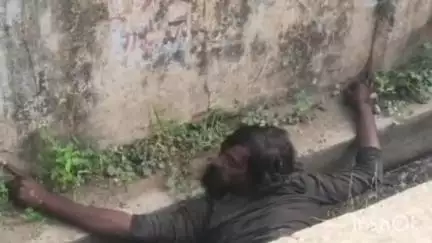 పట్టణంలో డ్రైనేజీలో పడి గుర్తుతెలియని వ్యక్తి అనుమానాస్పద మృతి