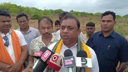 ସୋନପୁର: ବଳରାମପୁର ଠାରେ ସୋନପୁର ସମ୍ବଲପୁର ଚାରି ଲେନ ବିଶିଷ୍ଟ ରାସ୍ତା ଉପରେ ଗଣମାଧ୍ୟମ ସମ୍ମୁଖରେ ପ୍ରତିକ୍ରିୟା ରଖିଲେ, ବିରାମହରାଜପୁର ବିଧାୟକ