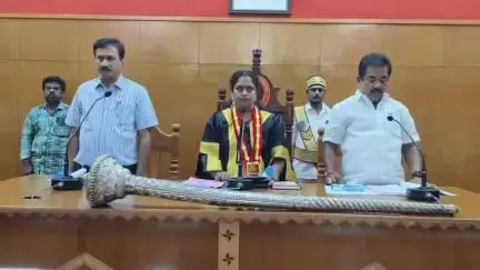 திண்டுக்கல் கிழக்கு: மாநகராட்சி கூட்டத்திலிருந்து விரக்த்தியில் வெளியேறிய 21 வது வார்டு உறுப்பினர் கார்த்திக் - அப்படி என்ன நடந்துச்சு?