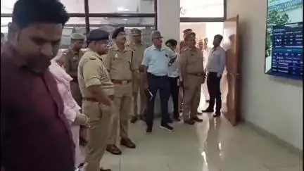 अमरोहा: डीएम-एसपी ने कांवड़ मार्ग का निरीक्षण कर व्यवस्थाओं का लिया जायज़ा, टोल पर लगे सीसीटीवी की भी की जांच