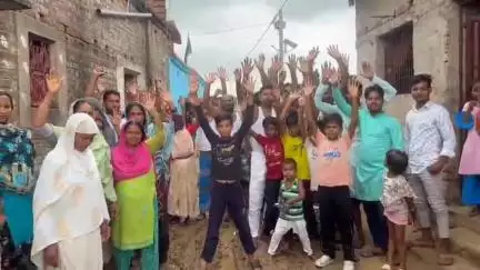 सोनो: धोबियाकुरा गांव में मूलभूत सुविधाओं का अभाव, ग्रामीणों ने किया प्रदर्शन#jansamasya