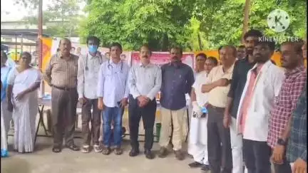 చెన్నూరు: మందమర్రి పట్టణంలో మున్సిపాలిటీ సిబ్బందికి ఉచిత హెల్త్ క్యాంప్